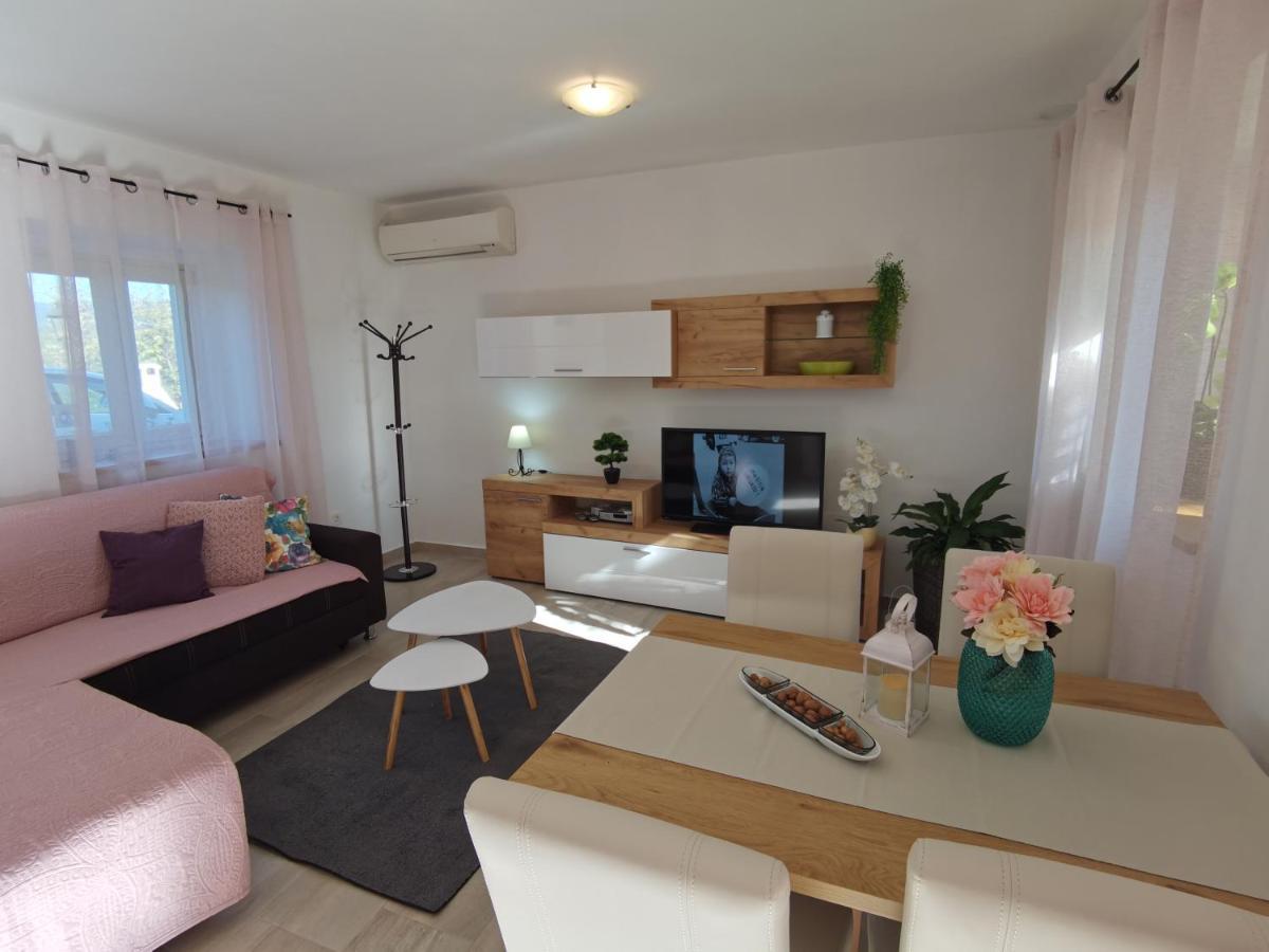 Jasmina Apartment Hum Dış mekan fotoğraf